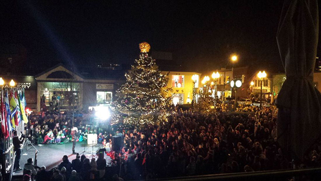 Oakville residents gather to celebrate Christmas tree lighting ceremony