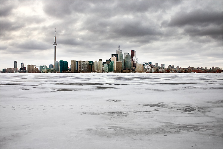 Storm leaves Toronto in the dark