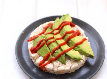 Davida also provides simple offerings for people who are less culinary inclined. This avocado and sriracha cake is healthy and wholesome, as well as easy to make.

Picture by @thehealthymaven.