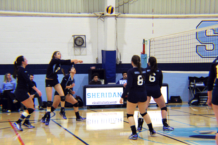 The lady Bruins setting up a play in the third set. (Photo by Natalia Camarena/The Sheridan Sun)